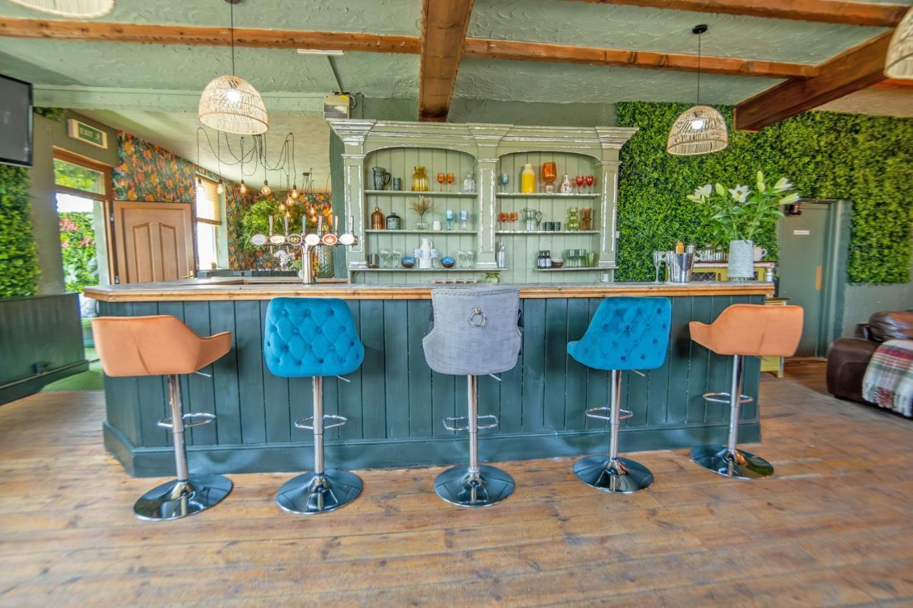 Entire Venue With Accommodation Sleeps Up To 19 - Waterfall Country Escape Wales Coelbren Bagian luar foto