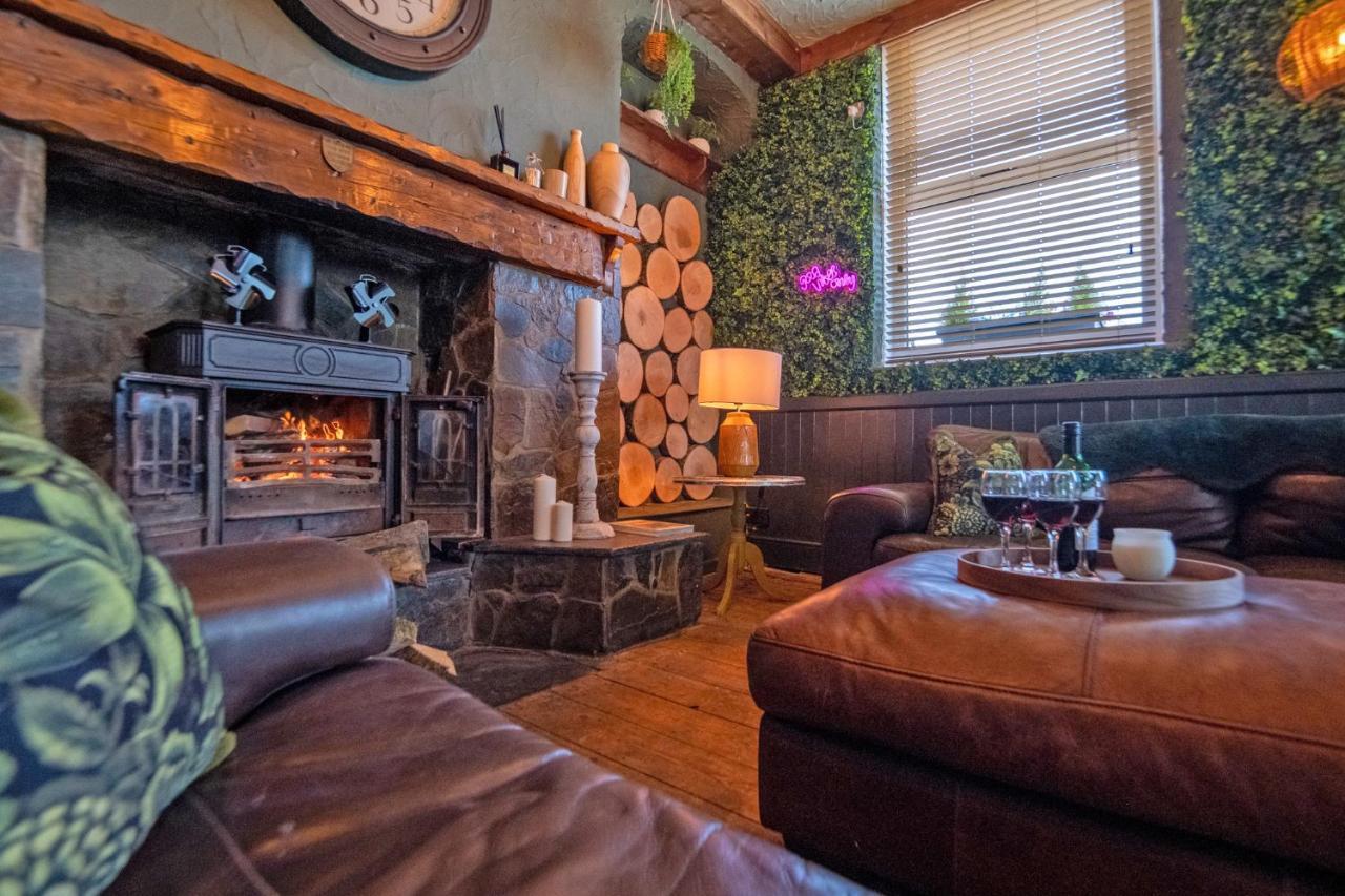 Entire Venue With Accommodation Sleeps Up To 19 - Waterfall Country Escape Wales Coelbren Bagian luar foto