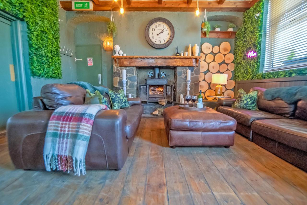 Entire Venue With Accommodation Sleeps Up To 19 - Waterfall Country Escape Wales Coelbren Bagian luar foto